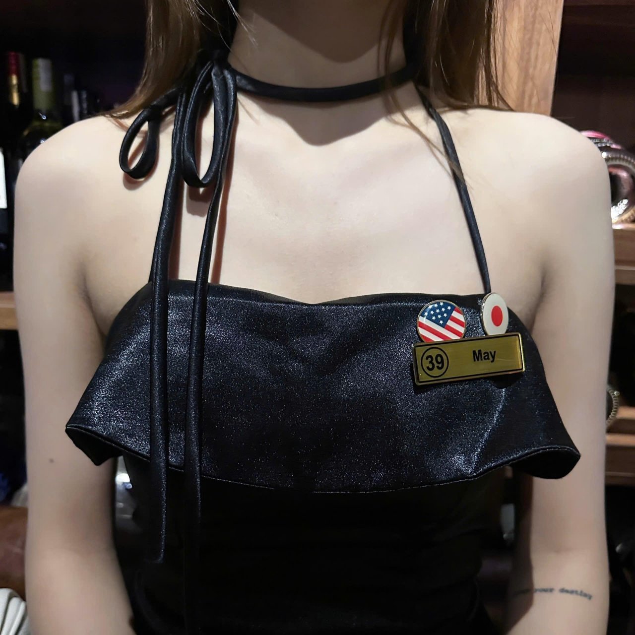 多言語対応スタッフ 英語、日本語、中国語、韓国語、ベトナム語など多言語に対応しております。胸には識別用のバッジが付いています。